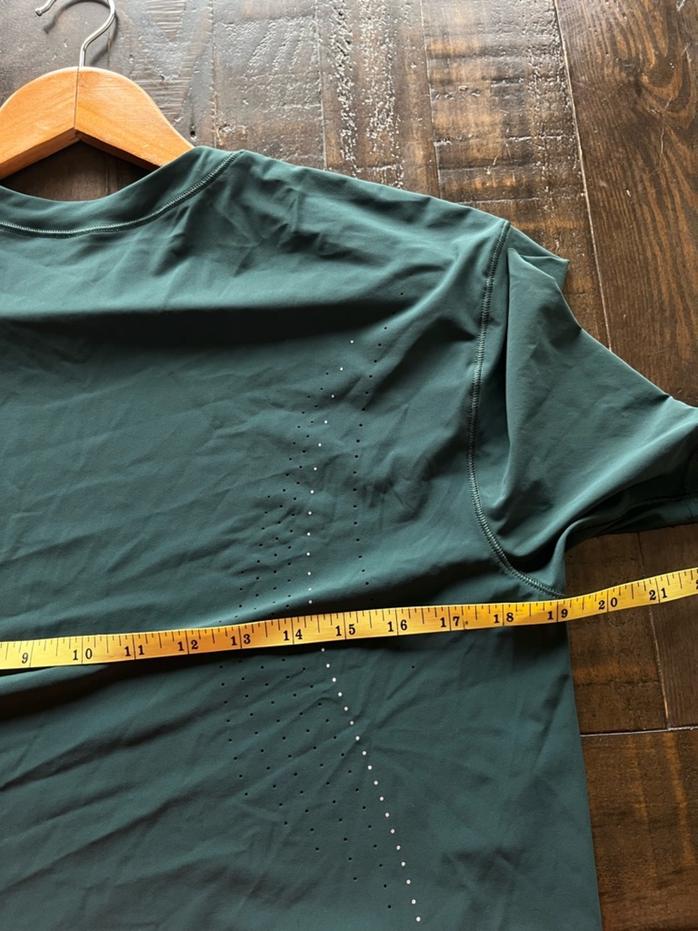 ATHLETA Ultimate Lasercut Crop Tee Pine - Picture 10 of 10